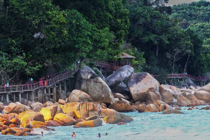 Teluk Cempedak Beach